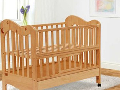 湖北宝宝安寝选！实木婴儿床无醛更安全，稳固承托护脊椎，新生儿睡得香妈妈更安心